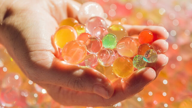 Colored-Balls-of-Water-Beads-in-Hand-642x361