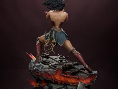 Wonder Woman: Saving the Day