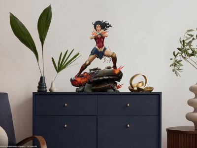 Wonder Woman: Saving the Day